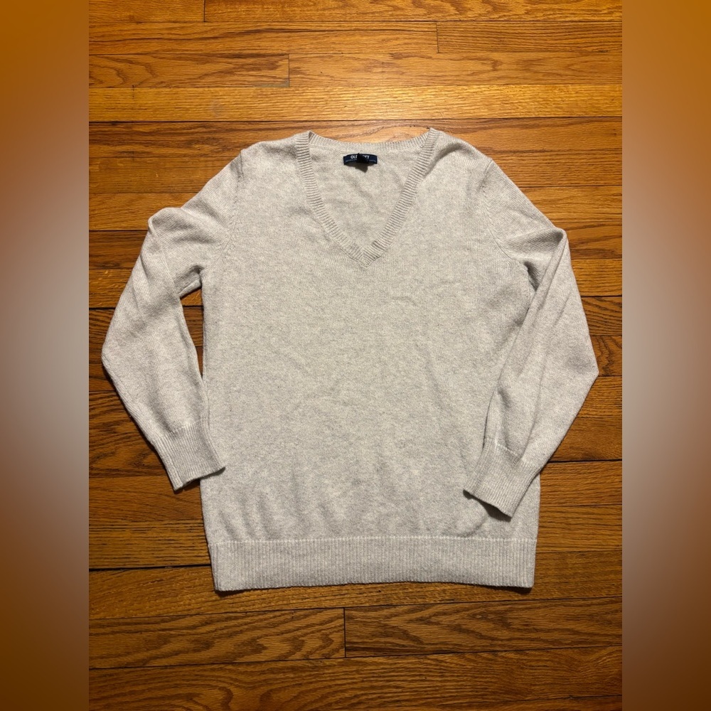 Old Navy Light Gray V-Neck Sweater